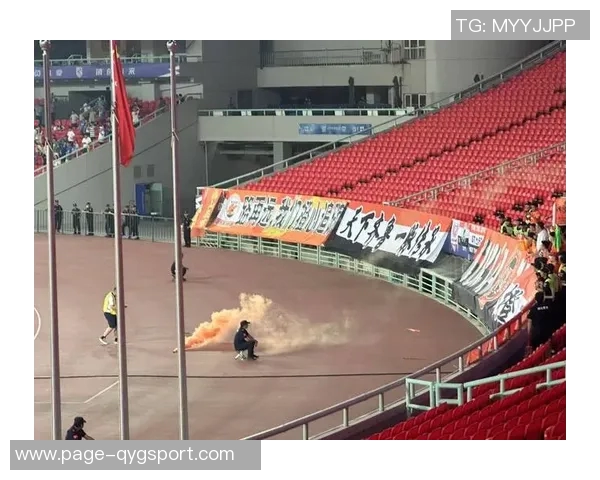 杨立瑜遭球迷怒斥:何必与阿猫阿狗争执真该给球迷竖中指 杨立瑜遭球迷怒斥:何必与阿猫阿狗争执真该给球迷竖中指