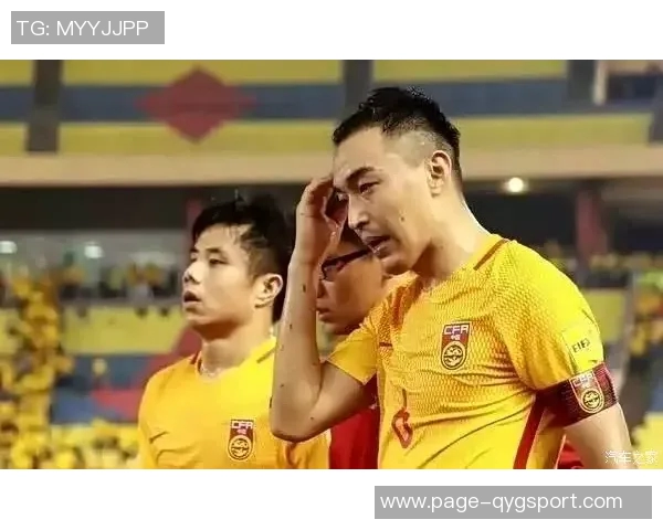 泰山队主场平局遭遇三连平球员谢场时满脸遗憾与失落 泰山队主场平局遭遇三连平球员谢场时满脸遗憾与失落