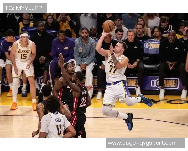 东契奇盛赞斯玛特防守技巧称其独特表现令人惊叹 东契奇盛赞斯玛特防守技巧称其独特表现令人惊叹