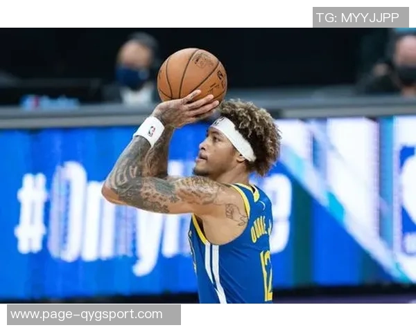 费尔斯半场表现出色8中5三分2中1贡献12分并送出3次助攻