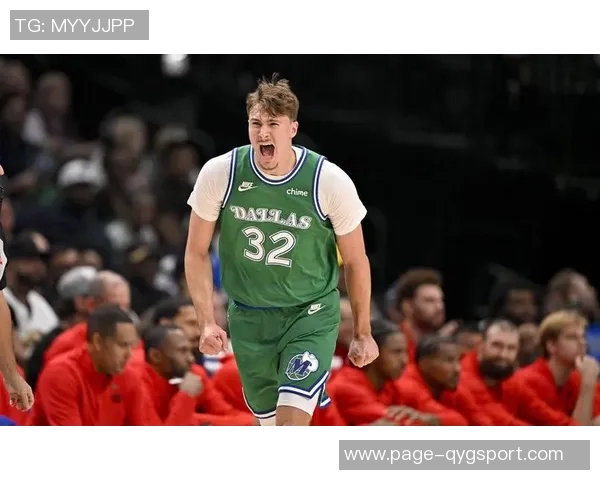 独行侠训练照曝光弗拉格与安东尼戴维斯激烈对抗展现竞争精神